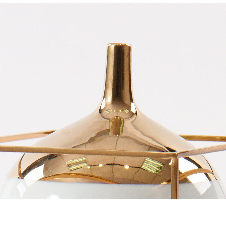 Décoration Florale en Céramique Blanche et Métal