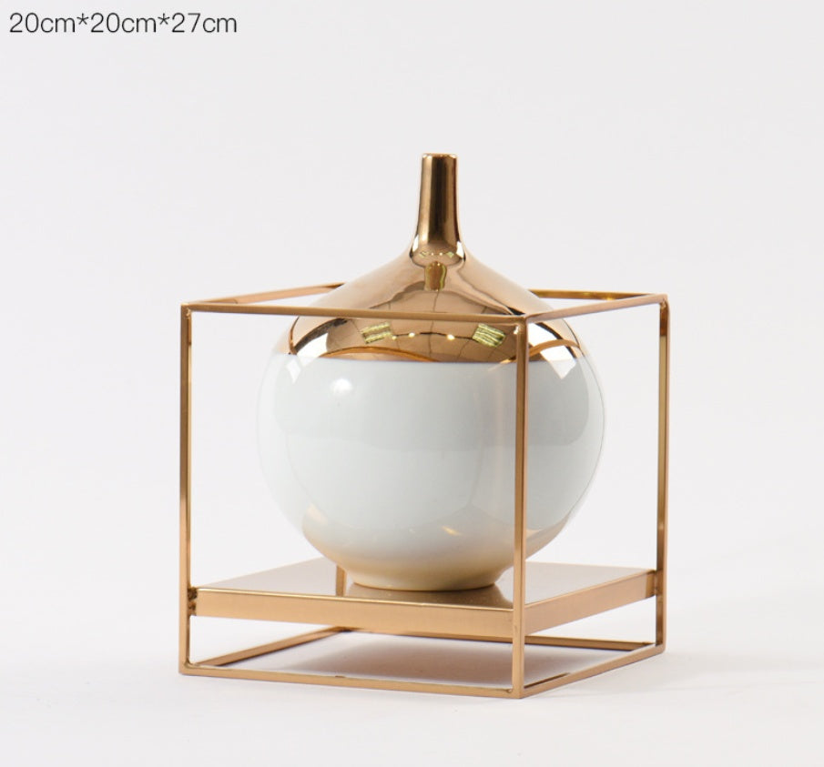 Décoration Florale en Céramique Blanche et Métal