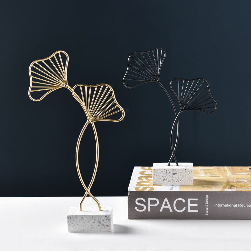 Sculpture ginkgo moderne sur socle minéral, décoration intérieure chic