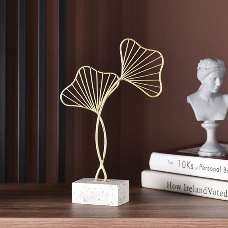 Sculpture ginkgo moderne sur socle minéral, décoration intérieure chic