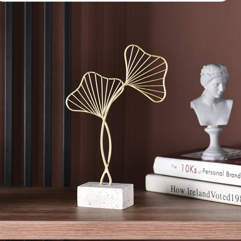 Sculpture ginkgo moderne sur socle minéral, décoration intérieure chic