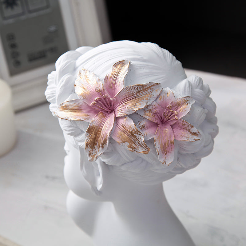 Statue visage féminin avec papillon, décoration intérieure douce et élégante