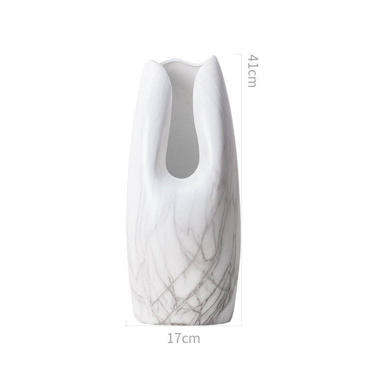 Vase en céramique marbrée blanche