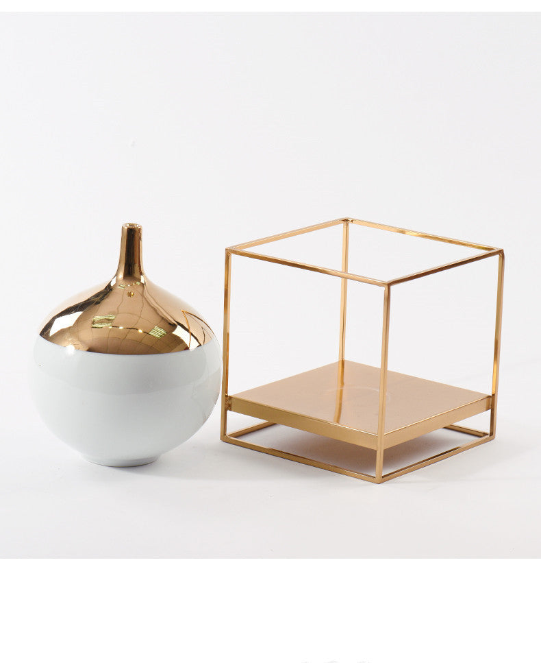 Décoration Florale en Céramique Blanche et Métal