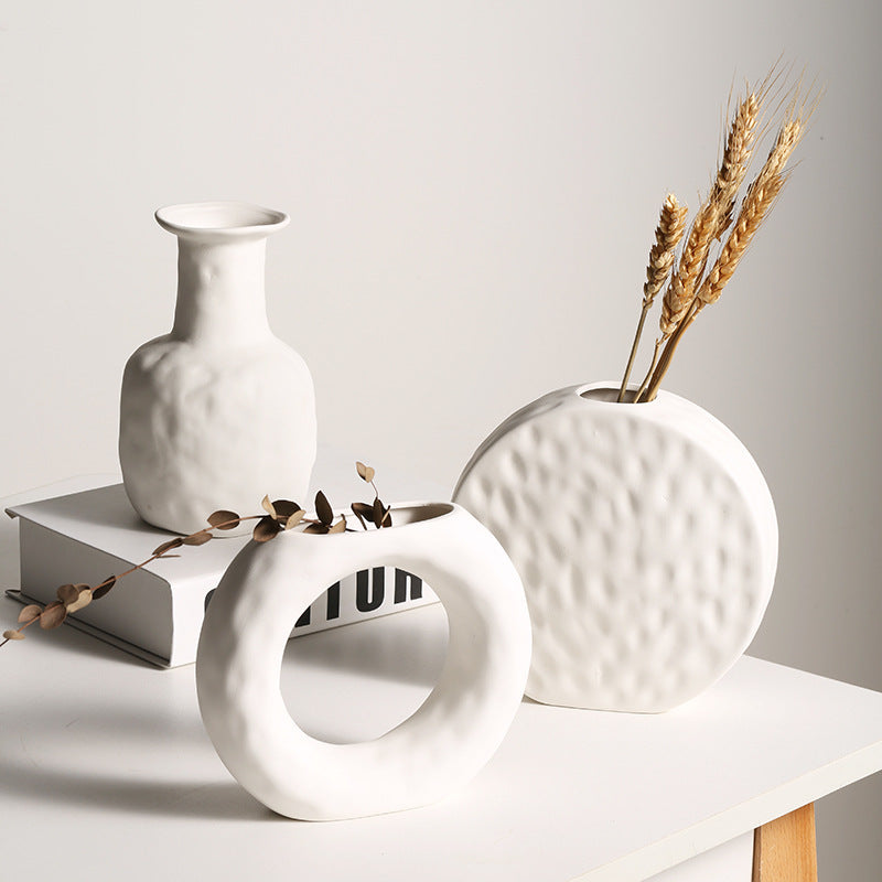 Vase blanc sculptural en poterie émaillée, style européen minimaliste