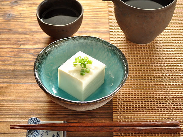 Assiette Bleue à Deux Anses