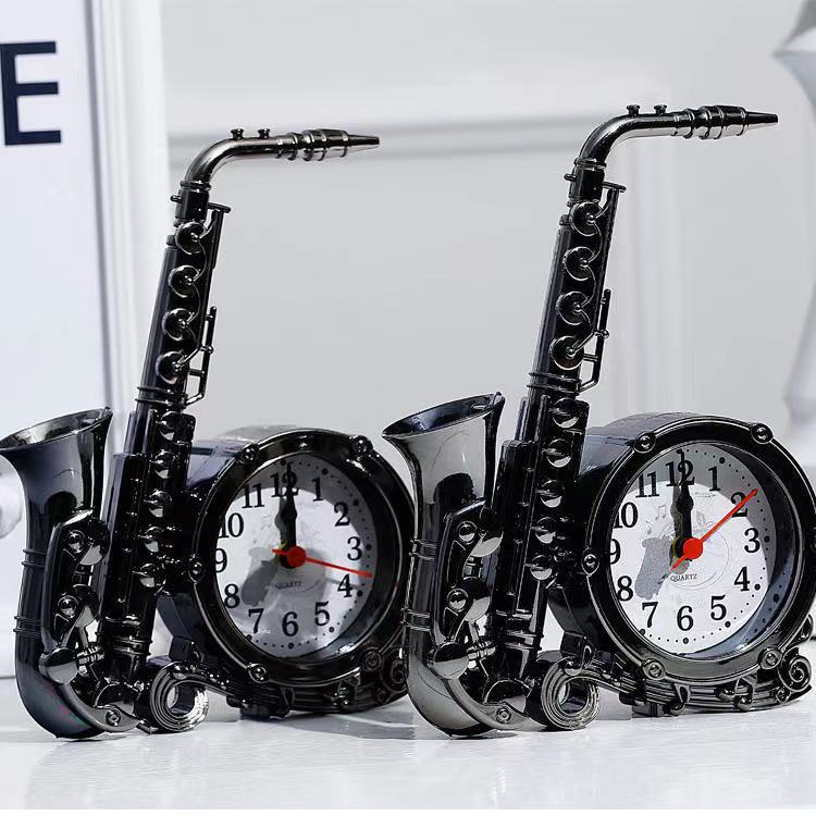 Horloge design en forme de saxophone noir et or, décoration rétro