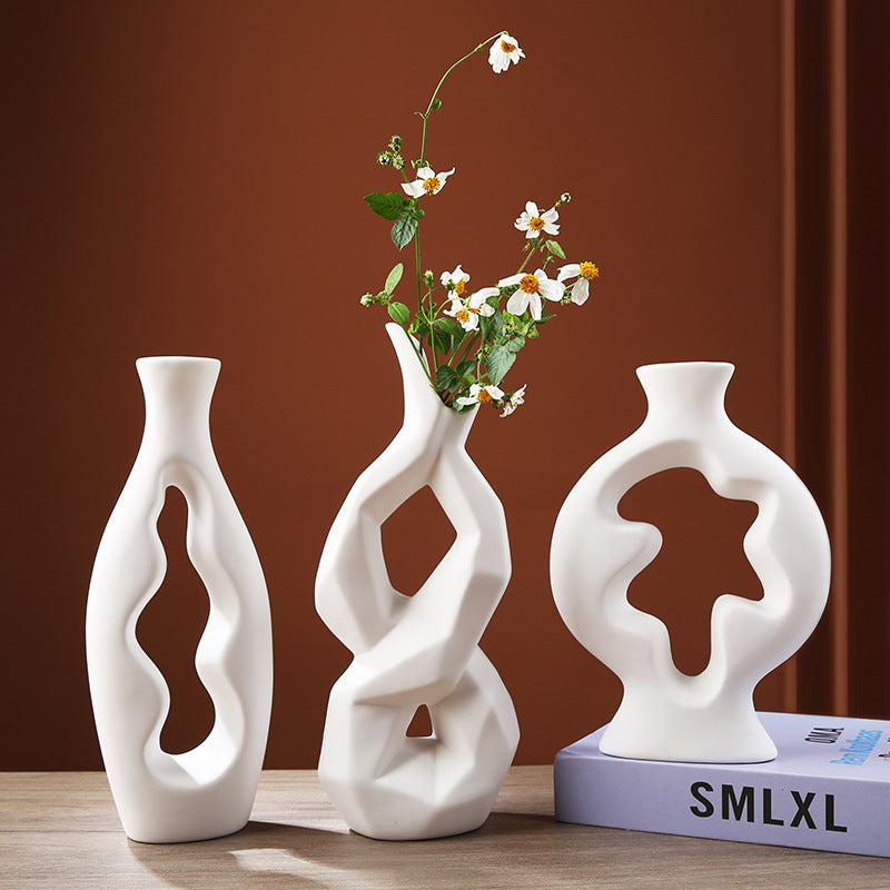 Vase sculptural en céramique blanche design moderne Maison Gloow