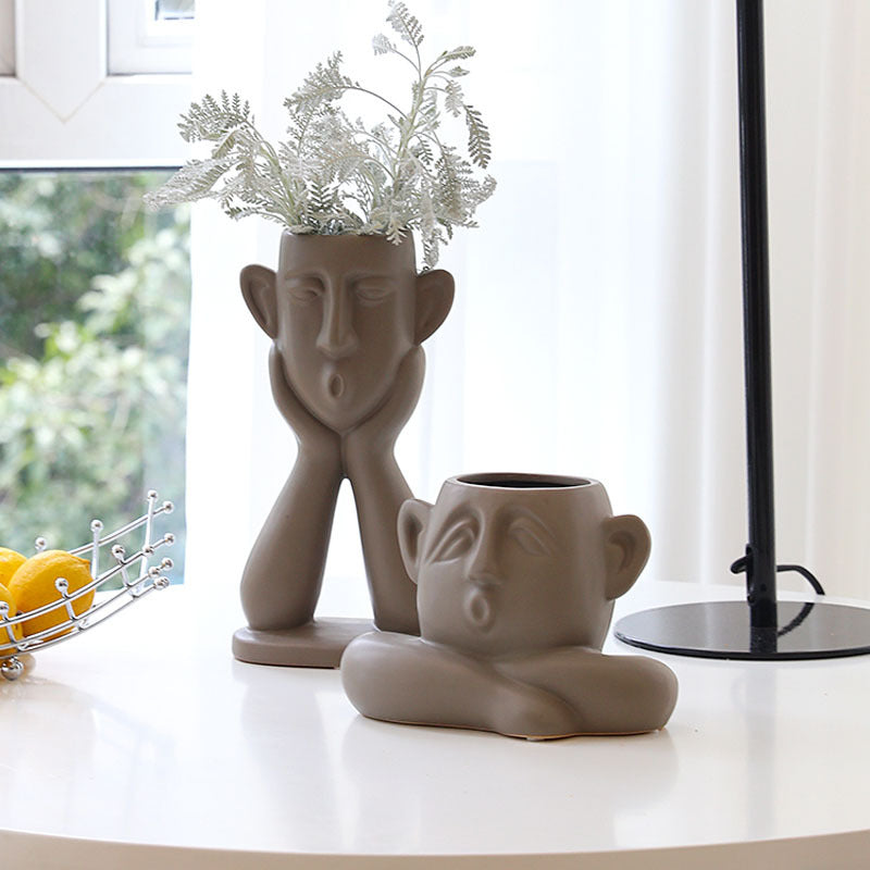 Vase décoratif en céramique avec fleurs