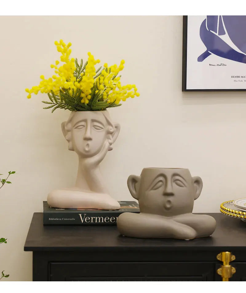 Vase décoratif en céramique avec fleurs