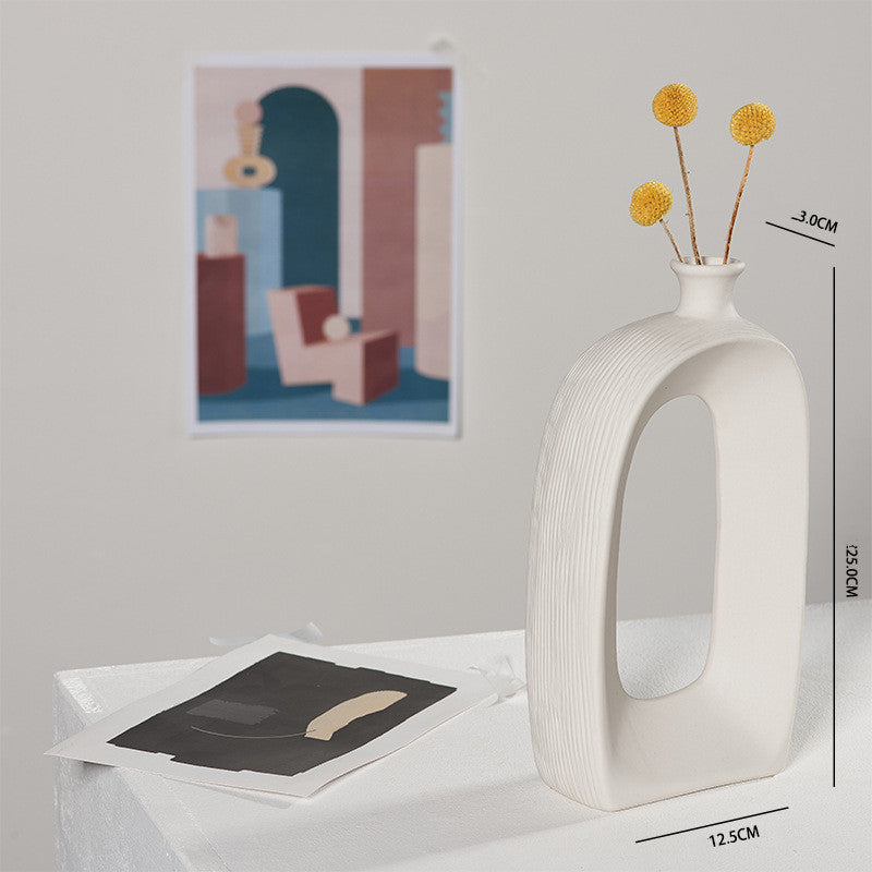 Vase décoratif en céramique blanche