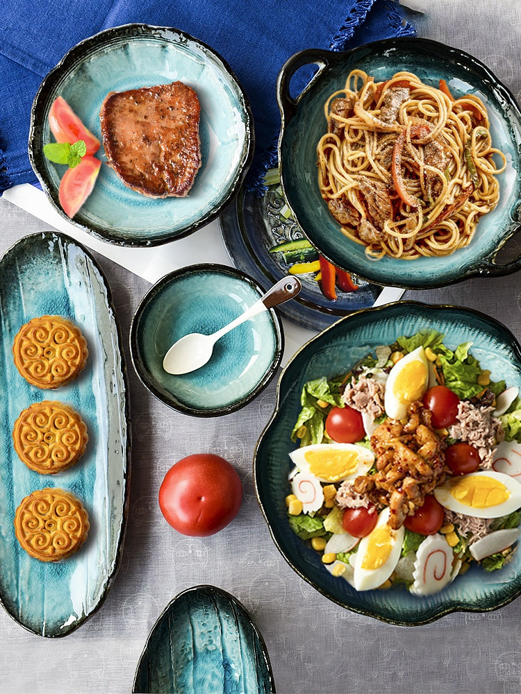 Assiette Bleue à Deux Anses