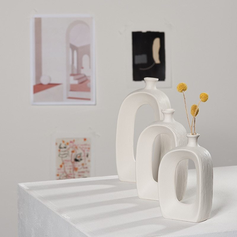 Vase décoratif en céramique blanche