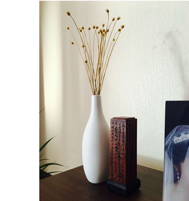 Vase en céramique blanche finition mate