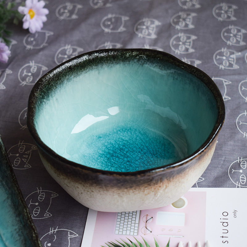 Assiette Bleue à Deux Anses