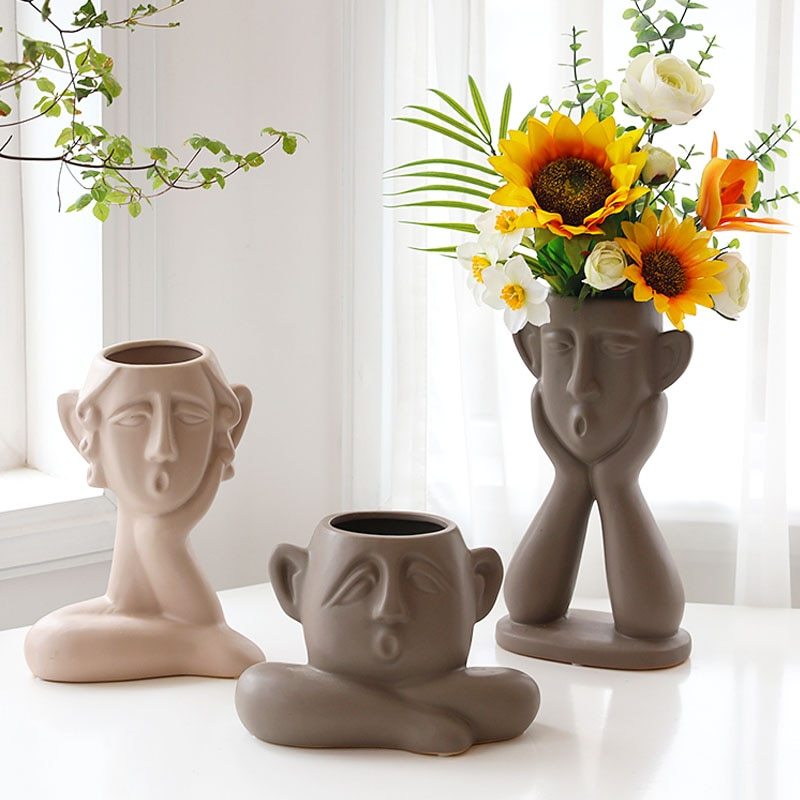 Vase décoratif en céramique avec fleurs