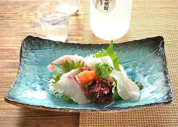 Assiette Bleue à Deux Anses