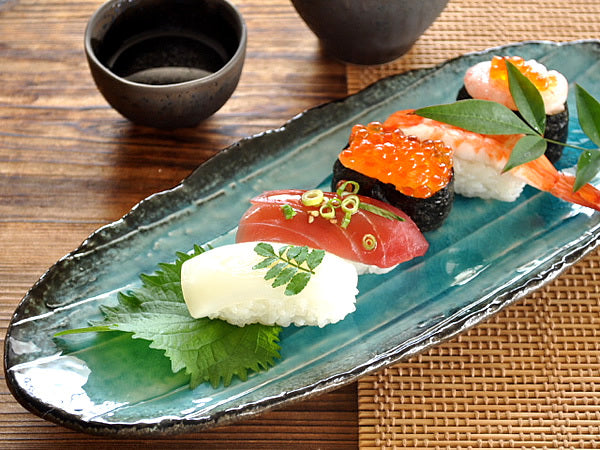 Assiette Bleue à Deux Anses