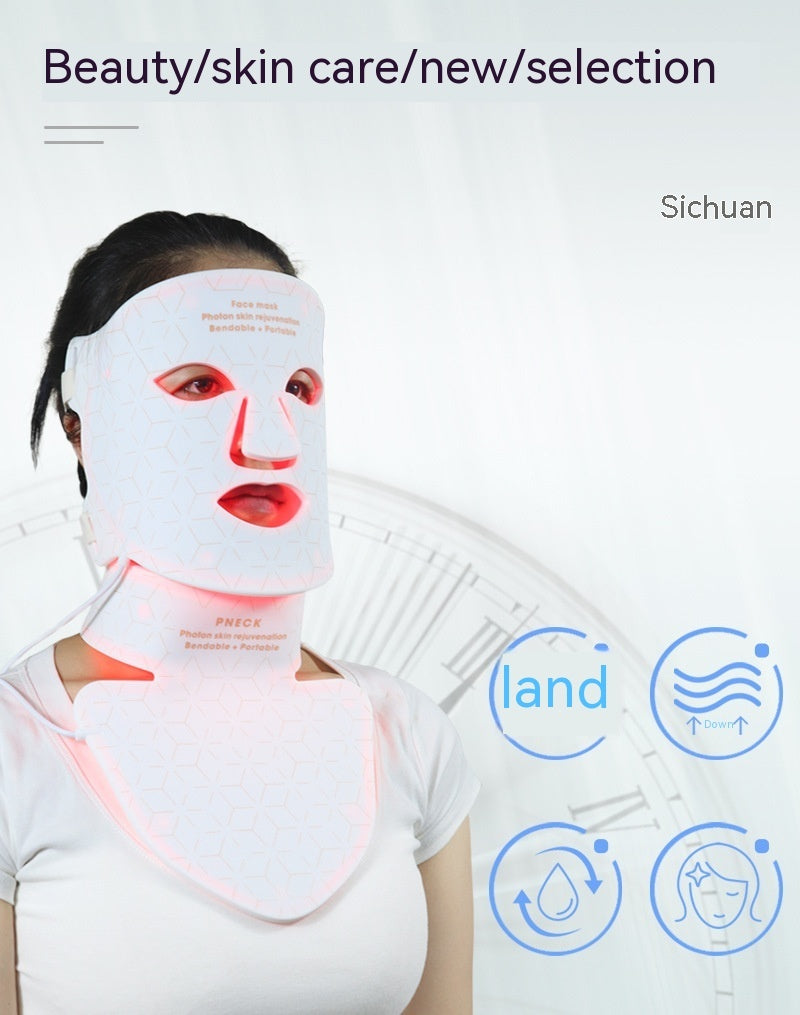 Woman using Masque Photon Beauté 4 Couleurs, showcasing LED skin care technology for face and neck.