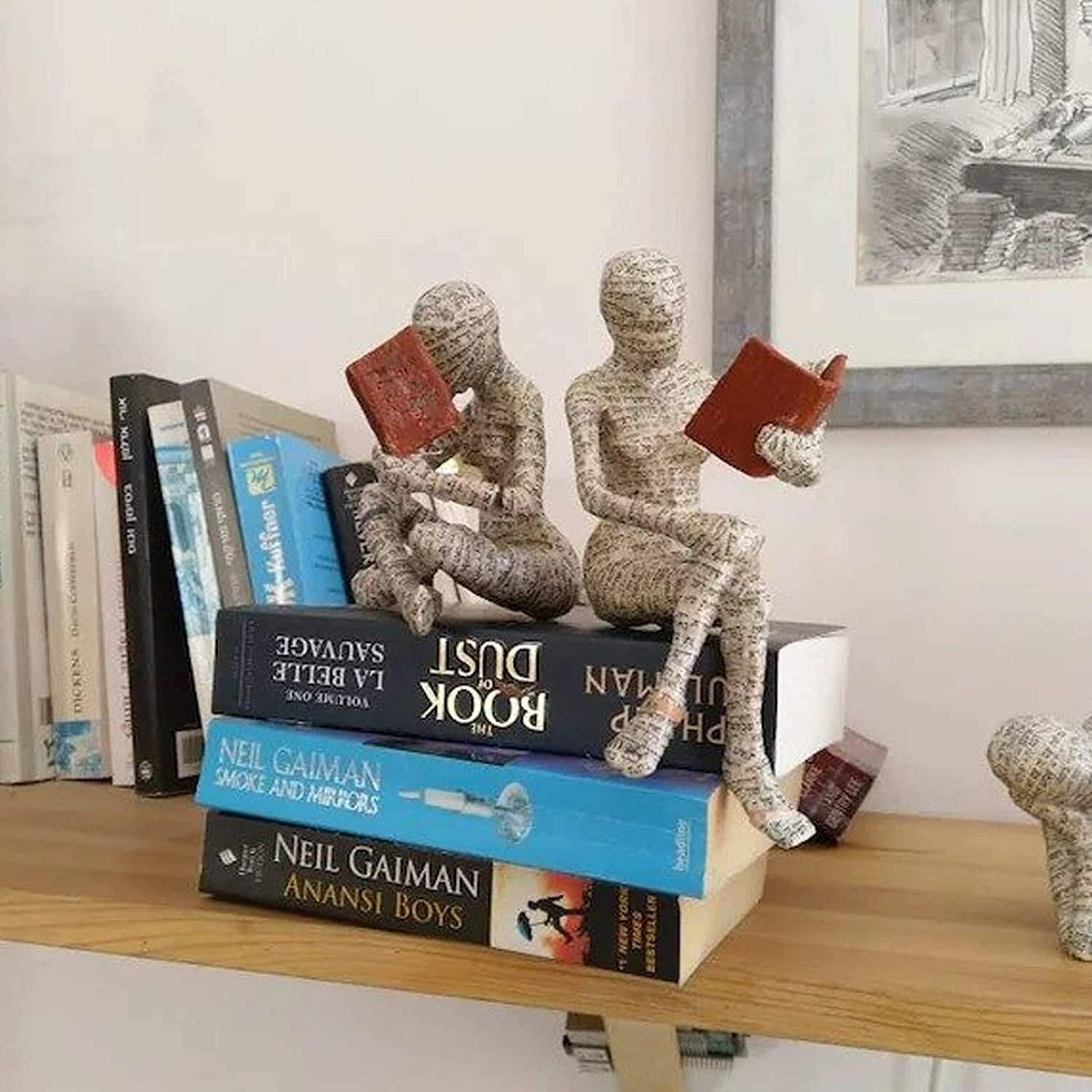 Sculpture décorative femme lisant un livre, objet déco artistique en résine
